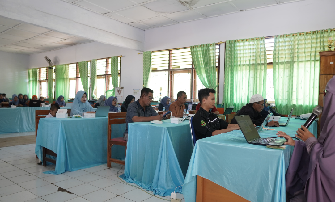 IN HOUSE TRAINING, SEBAGAI UPAYA MENINGKATKAN KOMPTETENSI GURU SMA NEGERI 1 EMPANG DI ERA INDUSTRI 4.0 IN HOUSE TRAINING, SEBAGAI UPAYA MENINGKATKAN KOMPTETENSI GURU SMA NEGERI 1 EMPANG DI ERA INDUSTRI 4.0